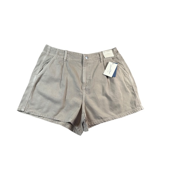Universal Thread Pants - Universal Thread Khaki Pleated Shorts High Rise Slim Hip Leg Tan Size 12 NWT